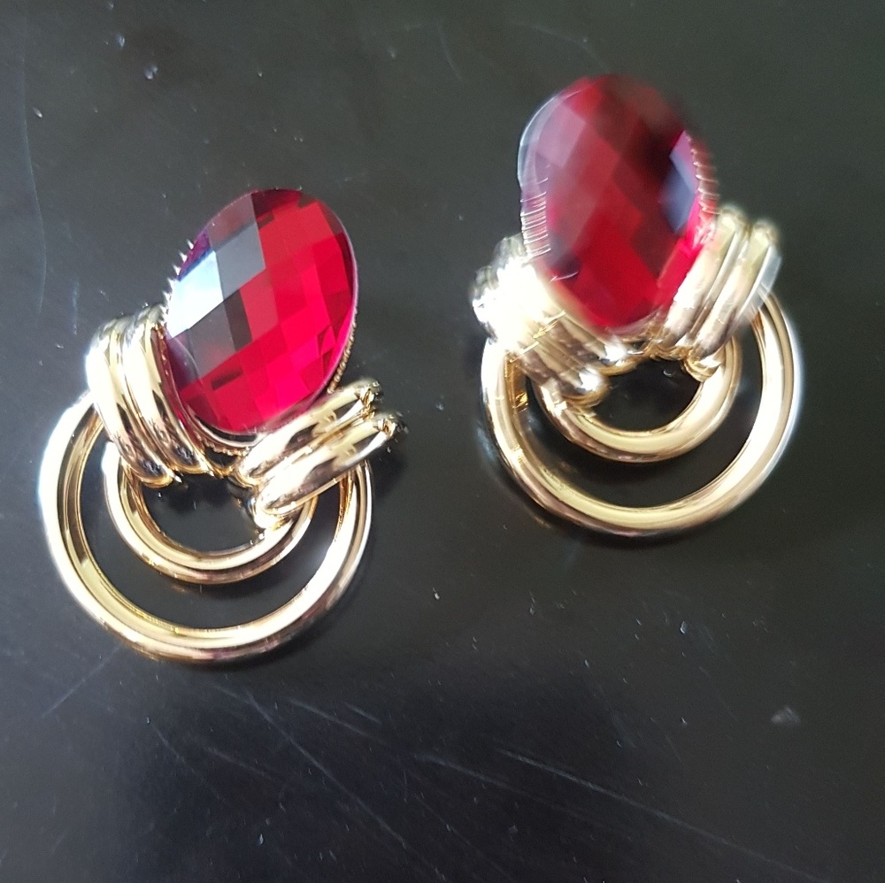 Jewel - Picture 4 of 8